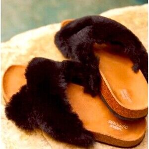 NWT Urban Outfitters Criss Crossed Black Faux Fur Slide Sandals 7